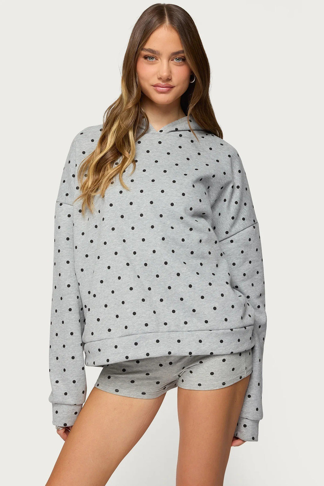 Damen nan gepunktetes Komfort-Set mit Kapuzensweatshirt, Kängurutasche und Shorts Echo Archiv