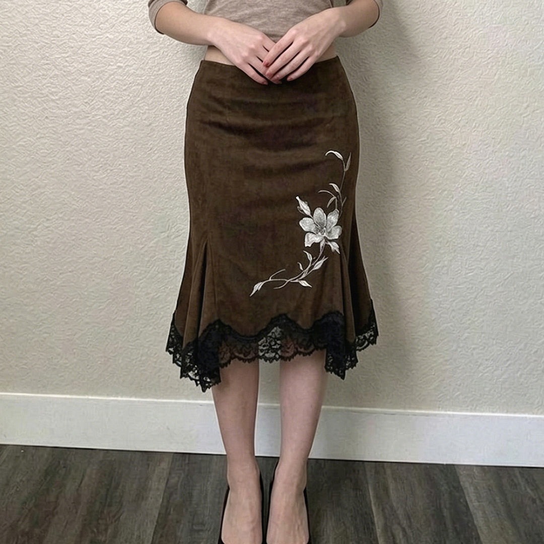 Damen Midirock aus Velourslederimitat mit floraler Stickerei und Spitzenbesatz – Élara