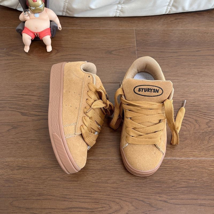 Damen Sneakers aus weichem Wildleder mit rutschfester Gummisohle Echo Archiv
