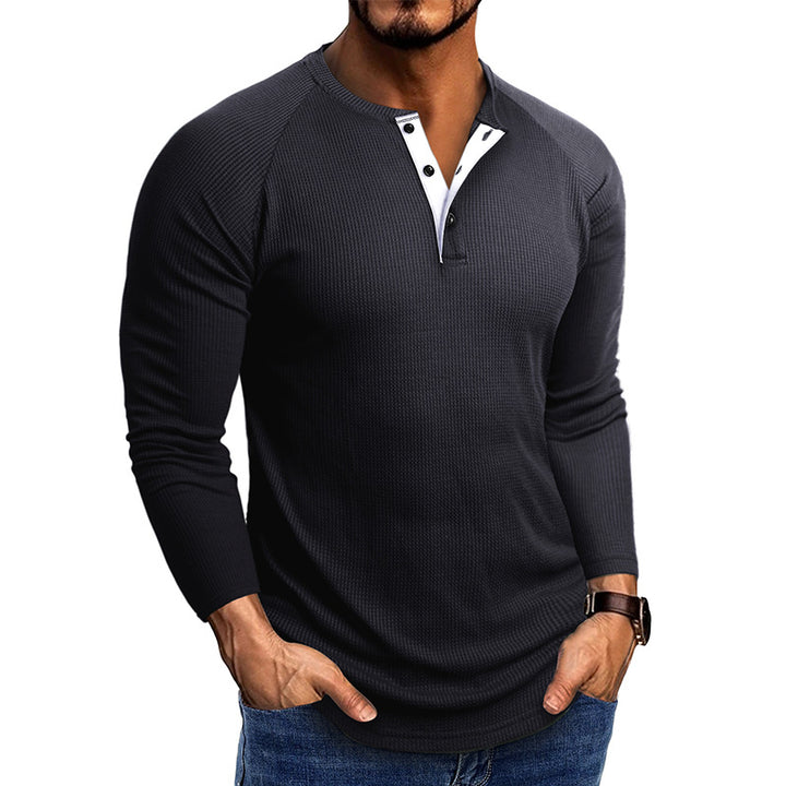 Herren modisches Langarm-Henley-Shirt mit strukturiertem Stoff und eleganten Knopfdetails Echoarchiv