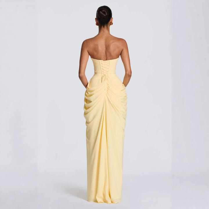 Damen Elegantes Langarm Abendkleid mit asymmetrischer Drapierung und schmalem Schlitz – Élara