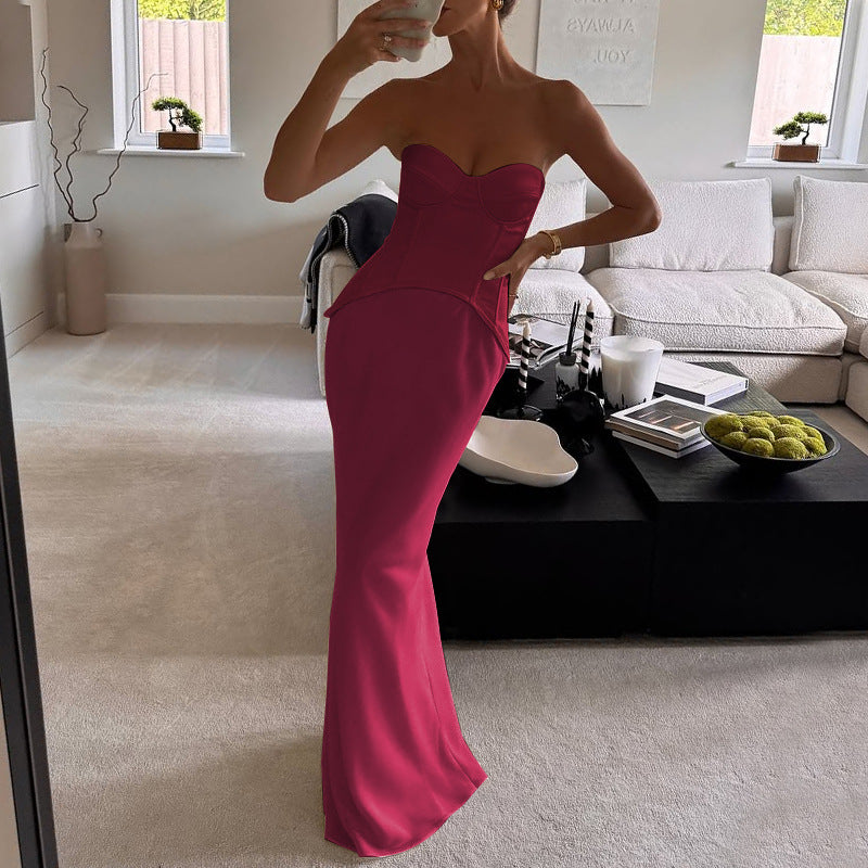 Damen Elegantes Bodenkleid mit strategisch platzierten Schnürdetails Echo Archiv