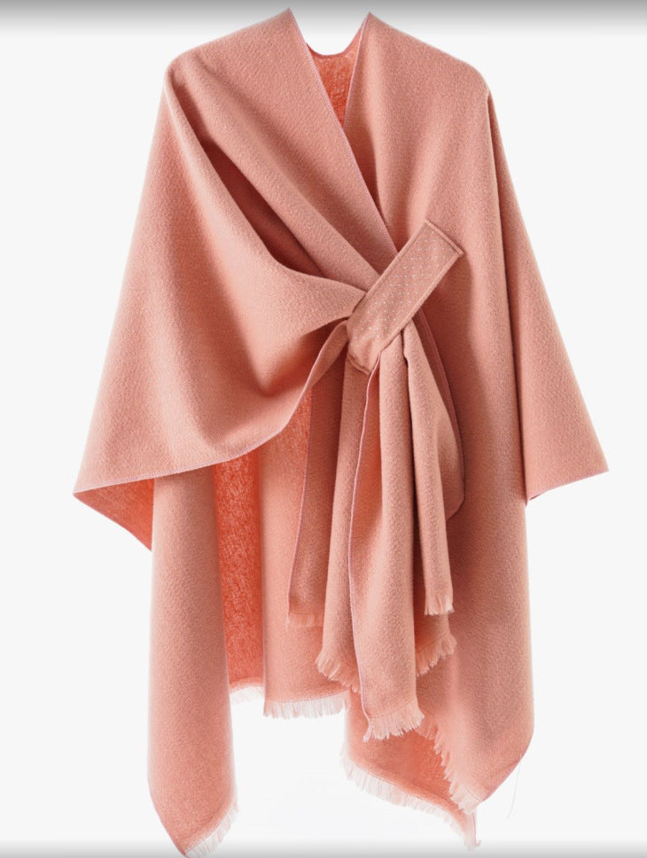 Damen Eleganter Wickel-Umhang aus Wollmischung mit Taillenschärpe und Fransensaum – Avérine