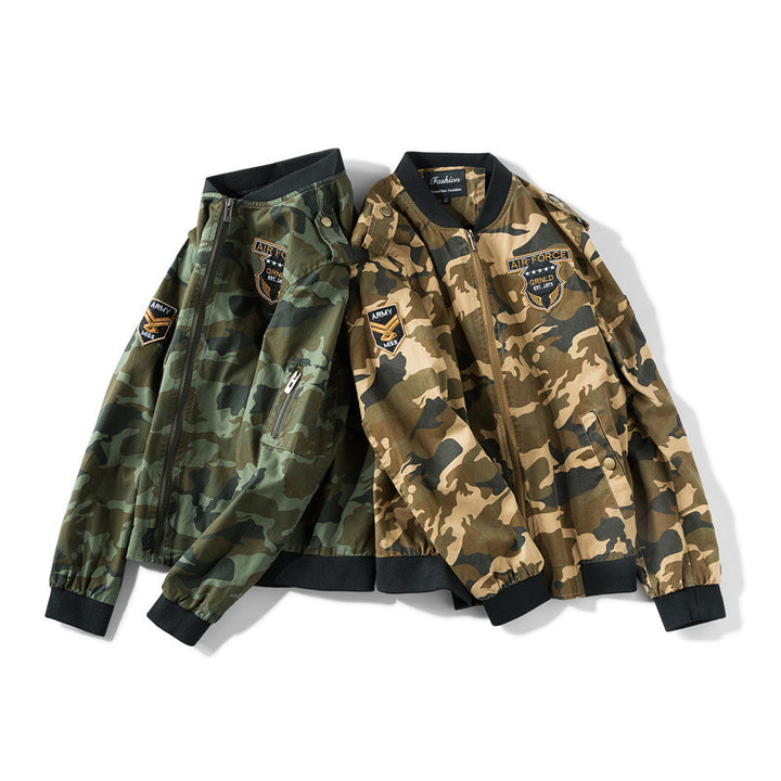 Herren Military-Camo Bomberjacke mit Patch-Details, Ärmeltasche und gerippten Bündchen – Brevano