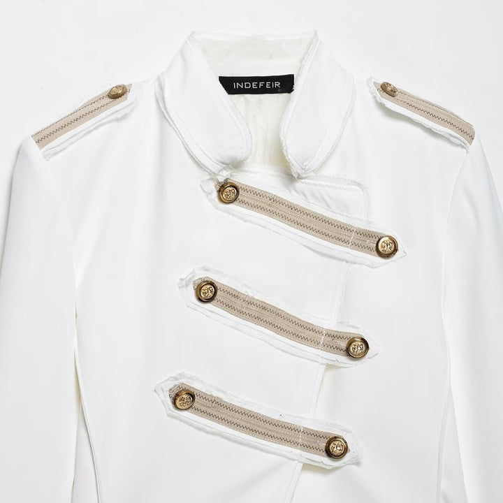 Damen kurz geschnittener militärinspirierter Blazer mit Zierknopfleisten und Epauletten Echo Archiv