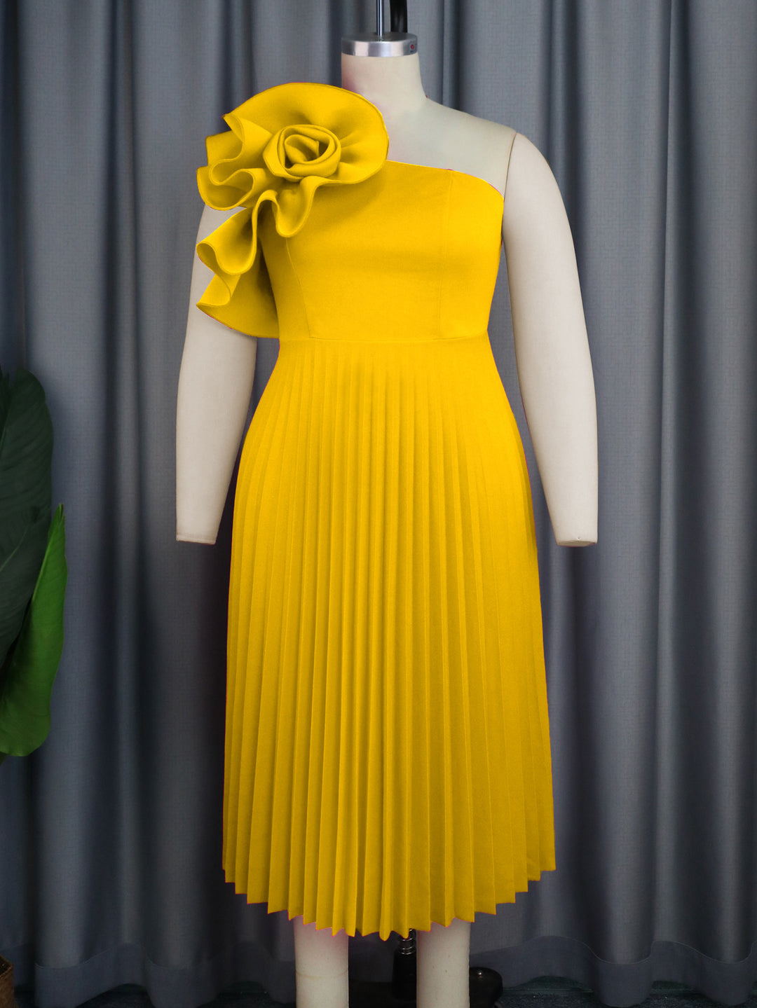 Damen Faltenrock Abendkleid mit asymmetrischem Schnitt und dekorativer Blütenapplikation Echo Archiv