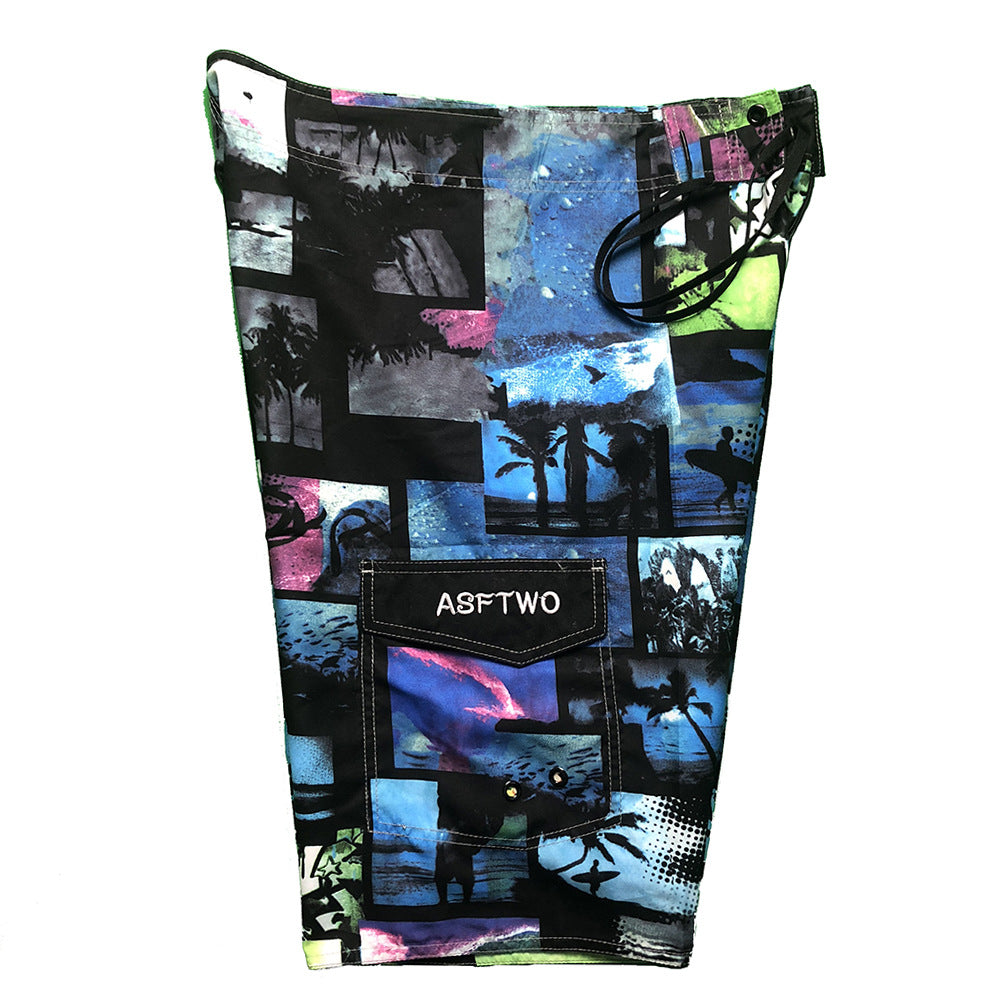 Herren Badeshorts im modernen Fotocollage-Design mit praktischen Seitentaschen und schnelltrocknendem Material Echoarchiv