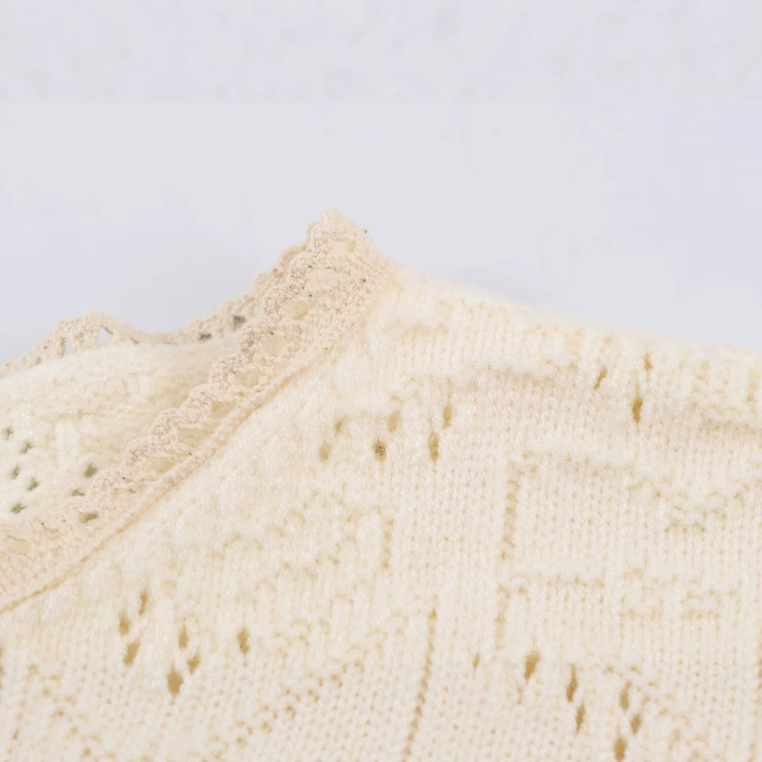Damen Feinstrick-Cardigan im Blusenstil mit bestickten Puffärmeln und Volantbund Echoarchiv