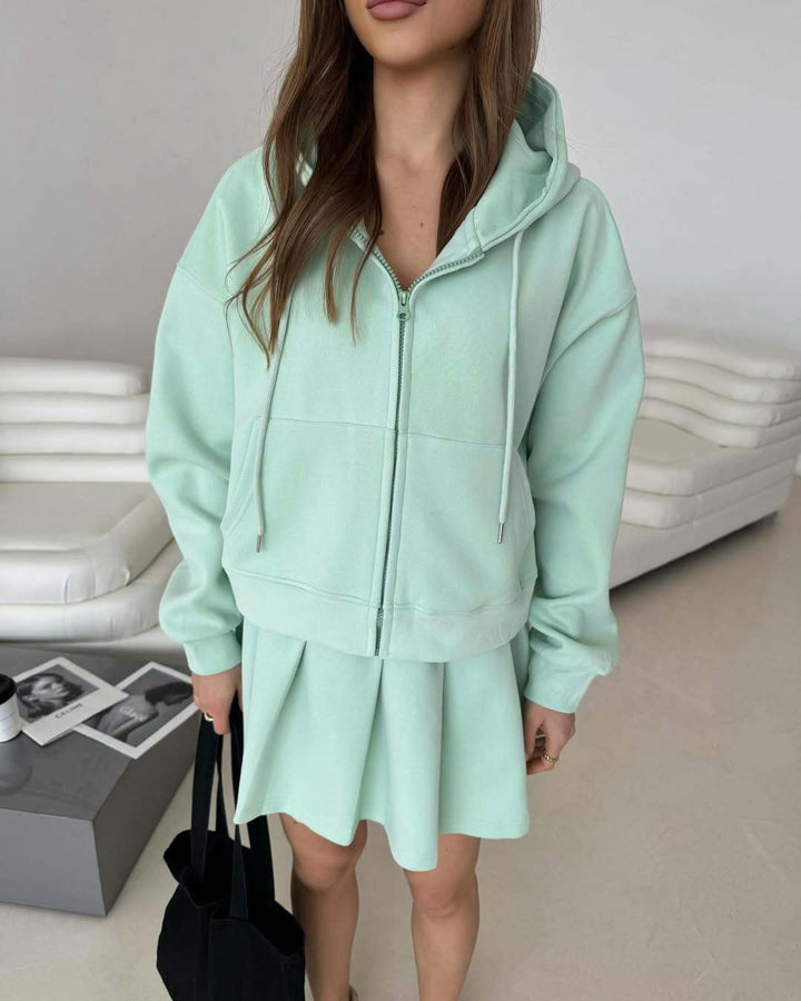 Damen Kurzzip-Kapuzenjacke mit plissiertem Minirock-Lounge-Set – Élanora