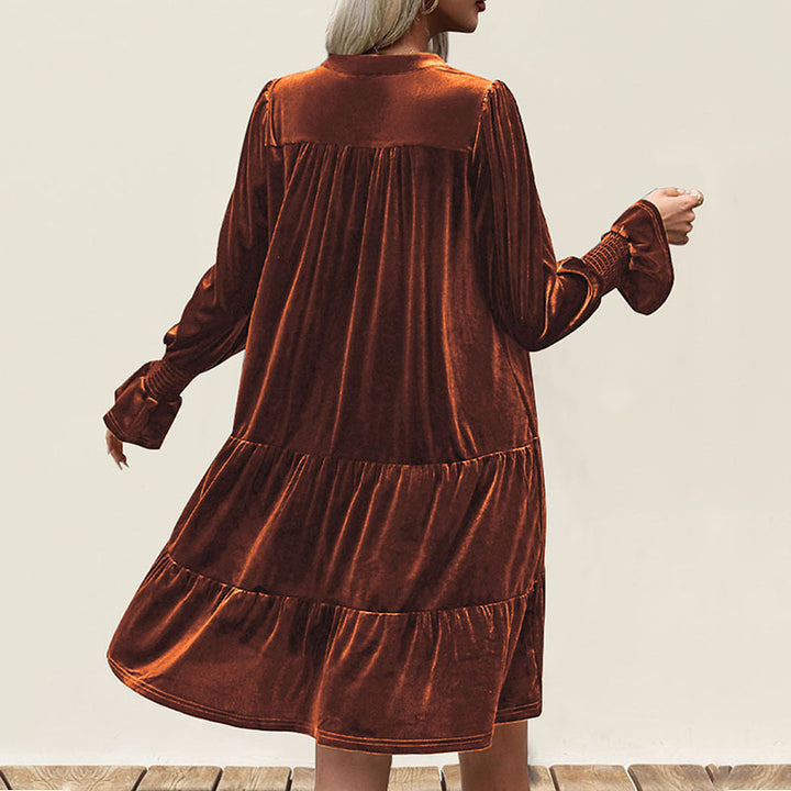 Damen Samt-Stufenkleid mit V-Ausschnitt, gerafften Manschetten und A-Linien-Schnitt – Élara