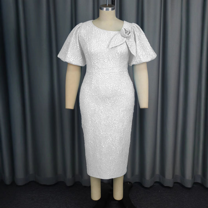 Damen elegantes Etuikleid mit fließenden Puffärmeln und Blumenapplikation Echo Archiv