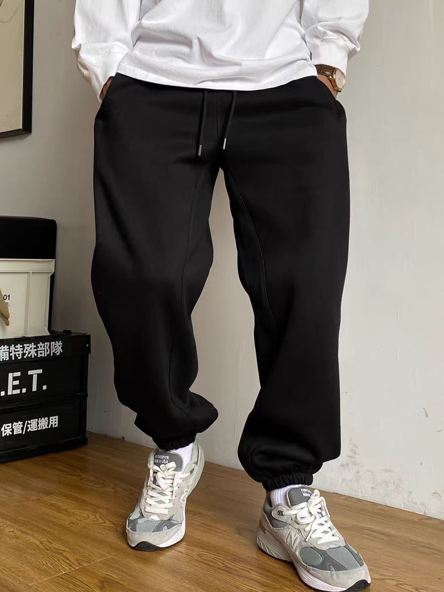 Herren tapered Jogginghose mit markanter Schrittnaht Kordelzug und elastischen Knöchelbündchen – Sorevano