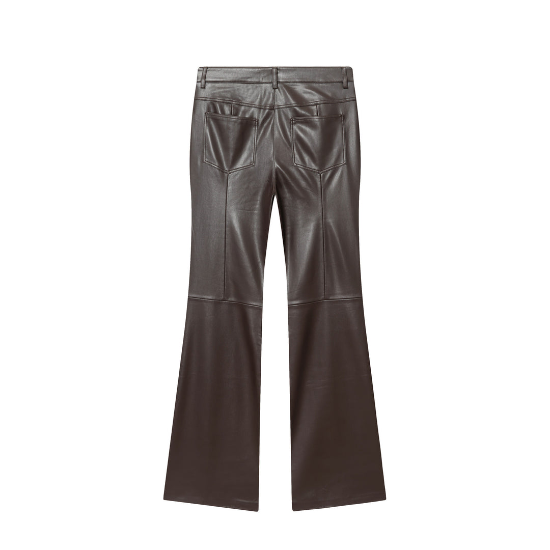 Damen weit geschnittene Kunstleder‑Flarehose mit Teilungsnähten und aufgesetzten Gesäßtaschen – Avélisse