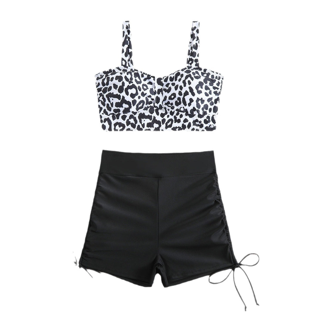 Damen Bikini-Set mit asymmetrischem Oberteil und sportlichen Shorts Echo Archiv