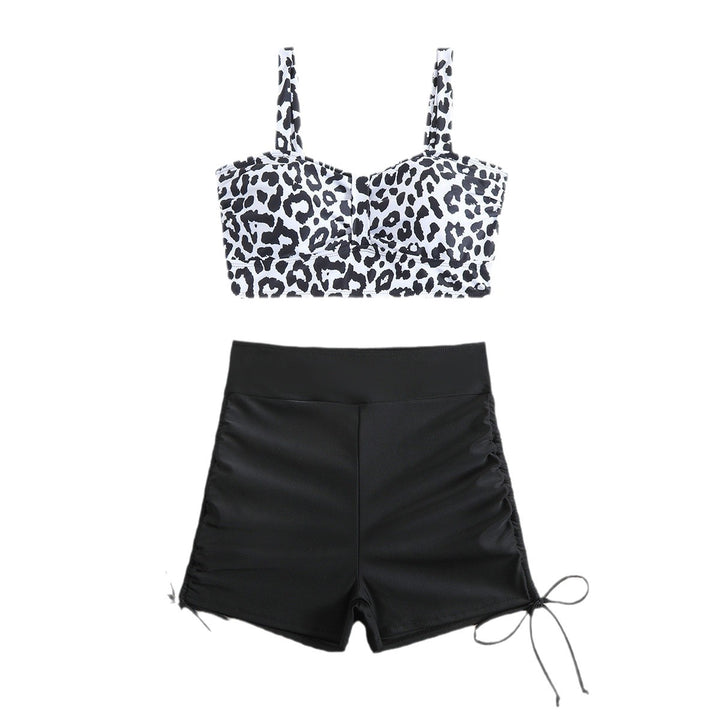 Damen Bikini-Set mit asymmetrischem Oberteil und sportlichen Shorts Echo Archiv