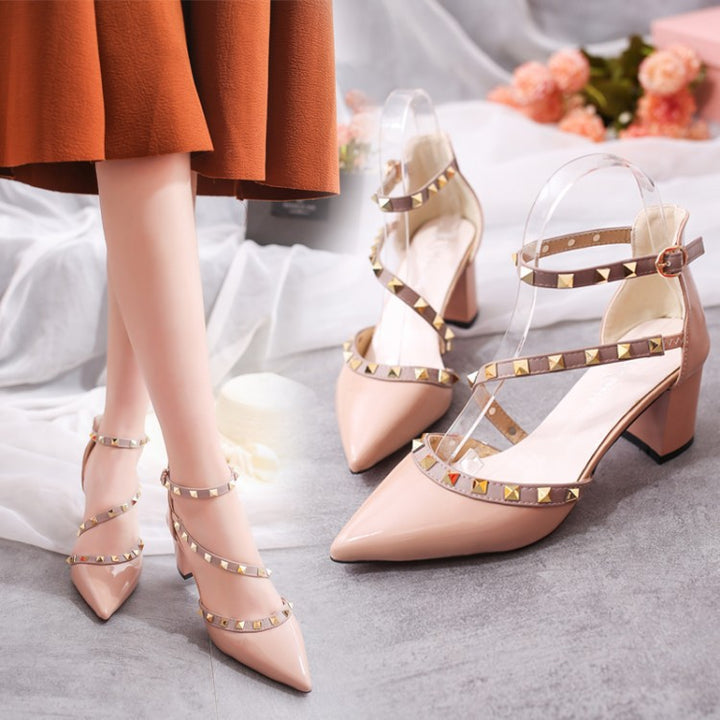 Damen nan Riemchen‑Pumps mit Nietenapplikation, spitzer Zehenpartie und mittelhohem Blockabsatz Echo Archiv