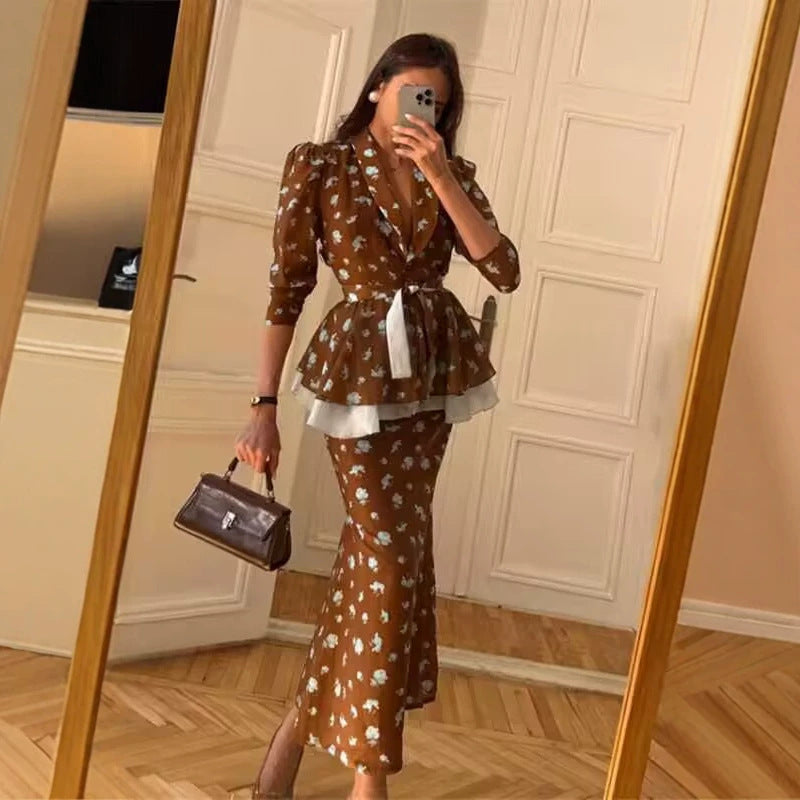 Damen Zweiteiliges Blazer-Top mit Wickelgürtel und Midirock im Vintage-Blumenprint Echoarchiv