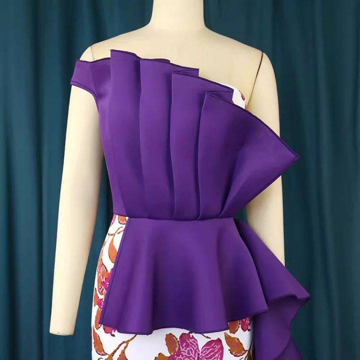 Damen elegantes Kleid mit asymmetrischem Rüschendesign und floralen Mustern Echo Archiv