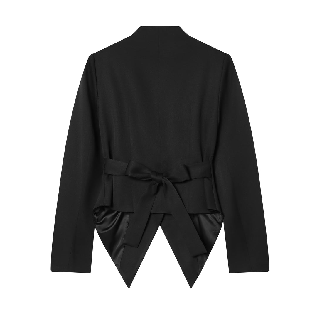 Damen taillierter Blazer mit Schalkragen, figurbetonter Knopfleiste und spitz zulaufendem Zipfelsaum – Valéne