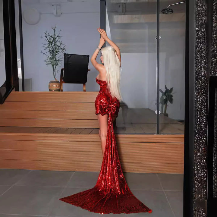 Damen Glitzerndes Abendkleid mit Schleppe und trägerlosem Design Echo Archiv