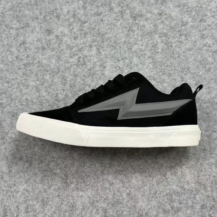 Damen Sportliche Sneaker mit futuristischem Akzent und strapazierfähiger Laufsohle Echo Archiv