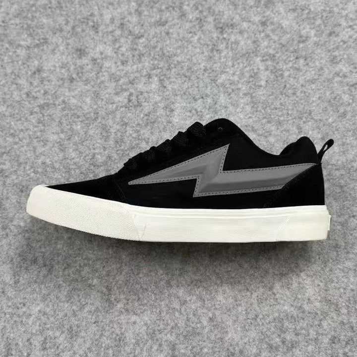 Damen Sportliche Sneaker mit futuristischem Akzent und strapazierfähiger Laufsohle Echo Archiv