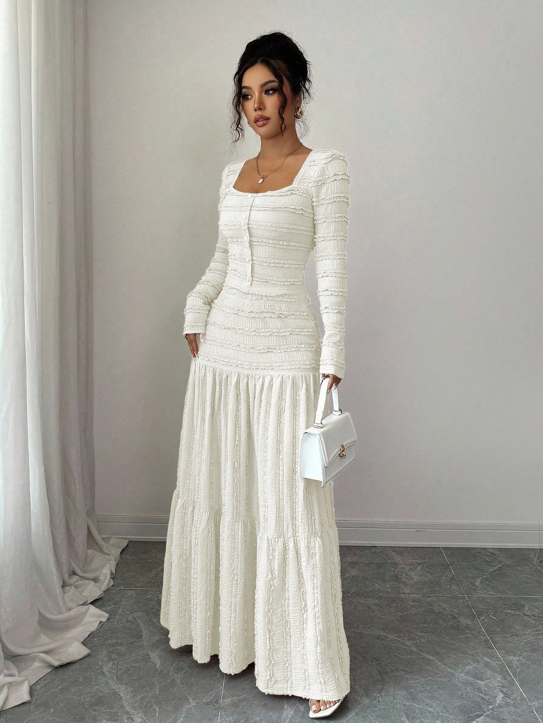 Damen Figurbetontes strukturiertes Maxikleid mit quadratischem Ausschnitt und Knopfleiste – Valéora