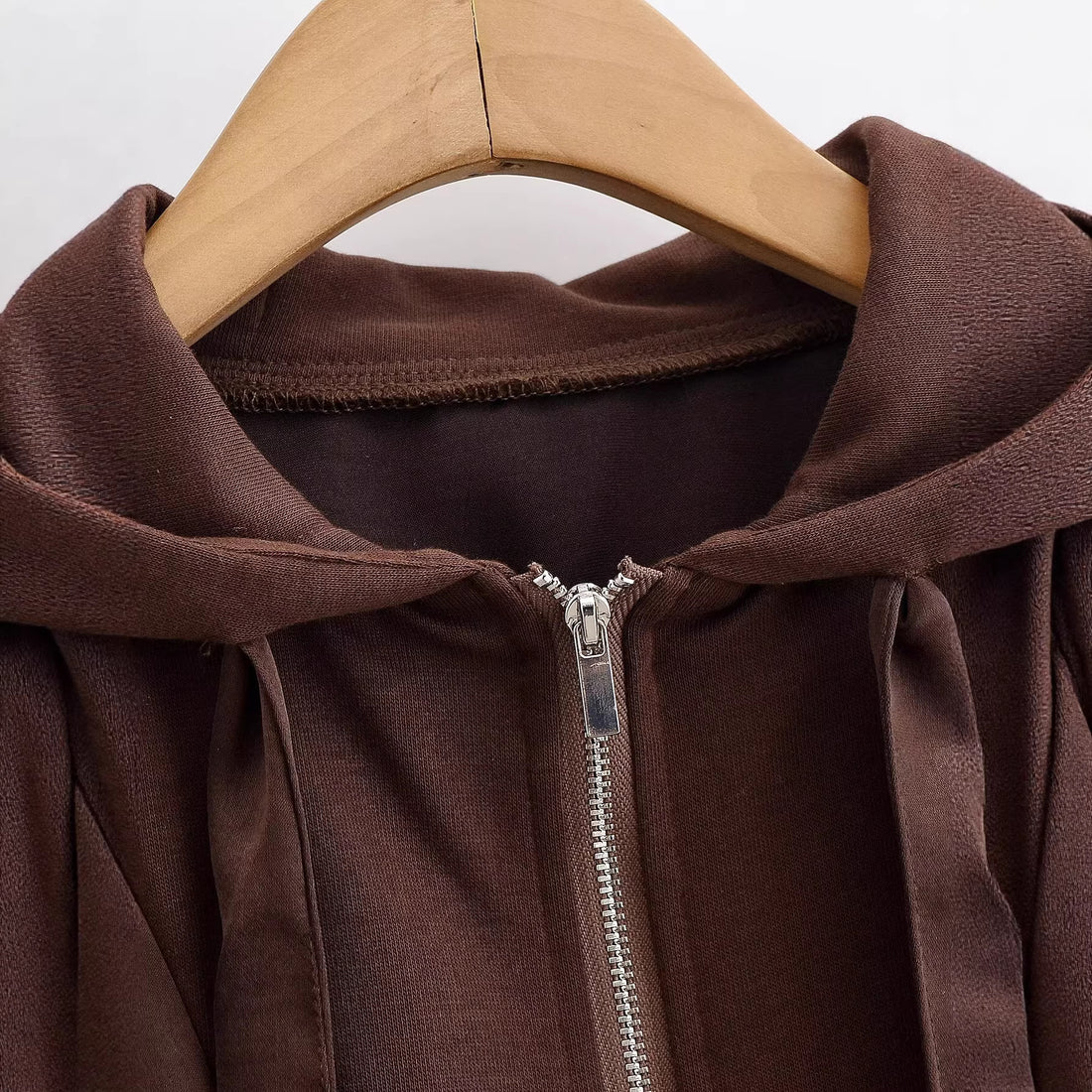 Damen Cropped Kapuzenjacke mit Reißverschluss, übergroßen Ärmeln und breitem Rippbund Echoarchiv
