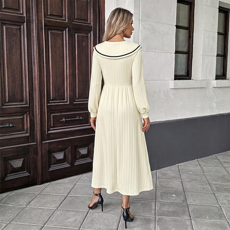 Damen Midikleid mit Matrosenkragen, geraffter Taille und Knopfleiste – Élara