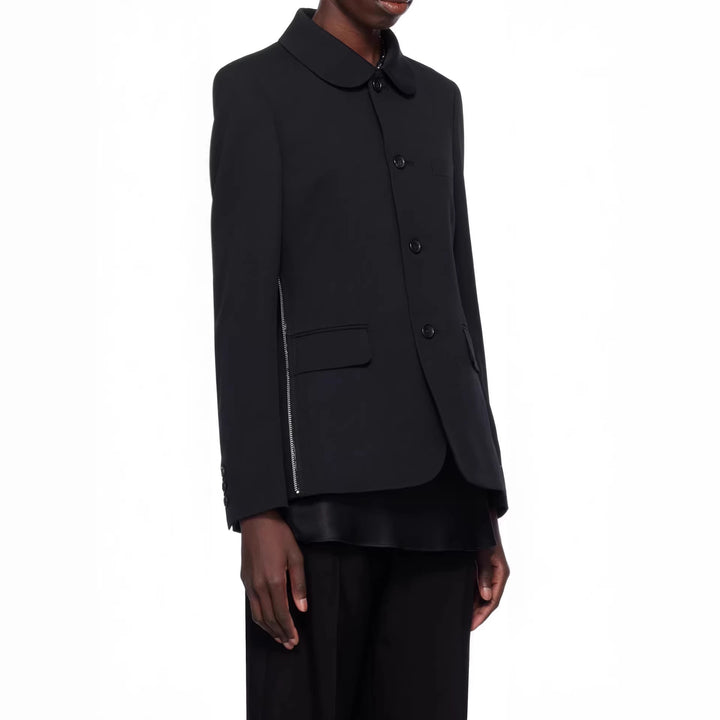 Damen Blazerjacke mit rundem Bubikragen, seitlichen Metallreißverschlüssen und Pattentaschen Echoarchiv