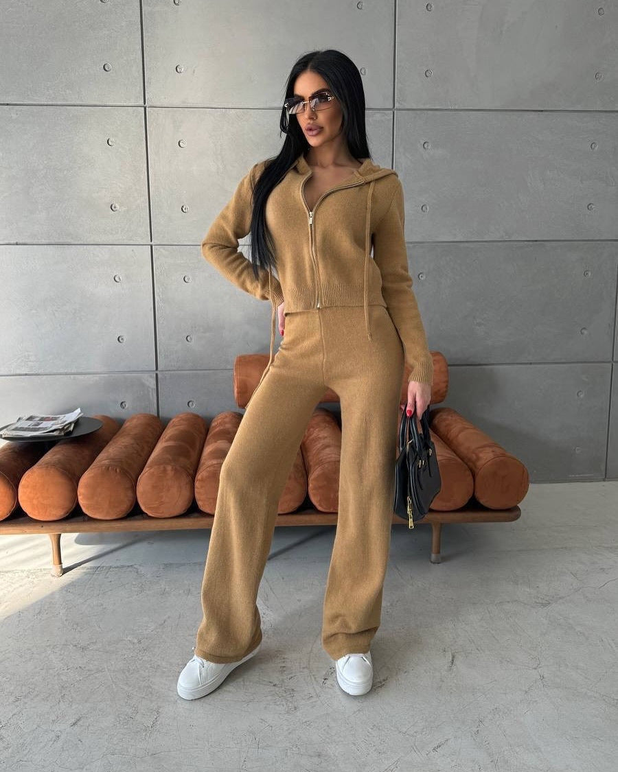 Damen Feinstrick-Loungewear-Set mit taillierter Kapuzenzipjacke und weiter Palazzo-Hose – Élanora
