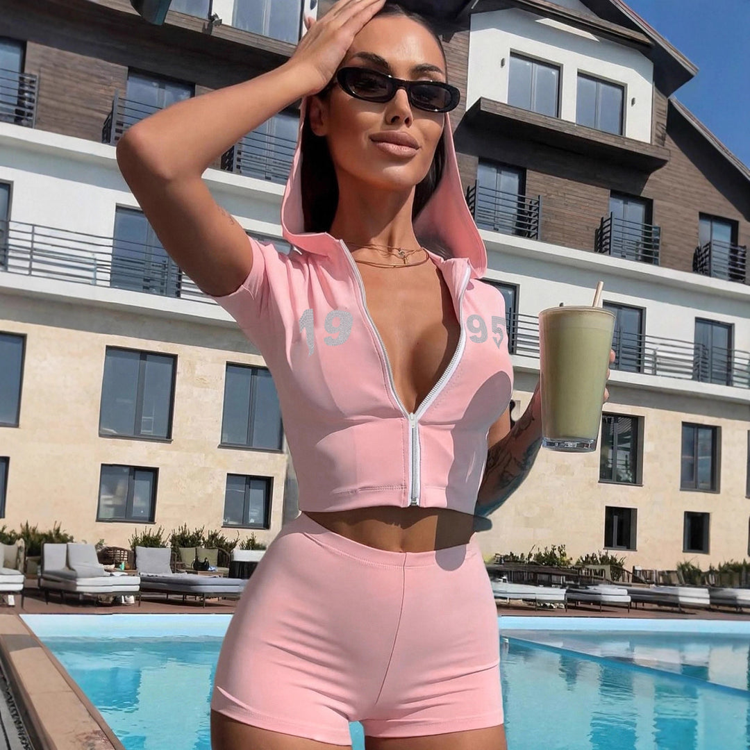 Damen sportliches Zweiteiliges Set mit Kapuzenoberteil und kurzen Shorts Echo Archiv