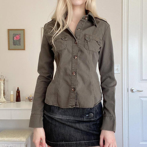 Damen Taillierte Hemdjacke mit Brusttaschen und markanter Nahtführung – Célinea