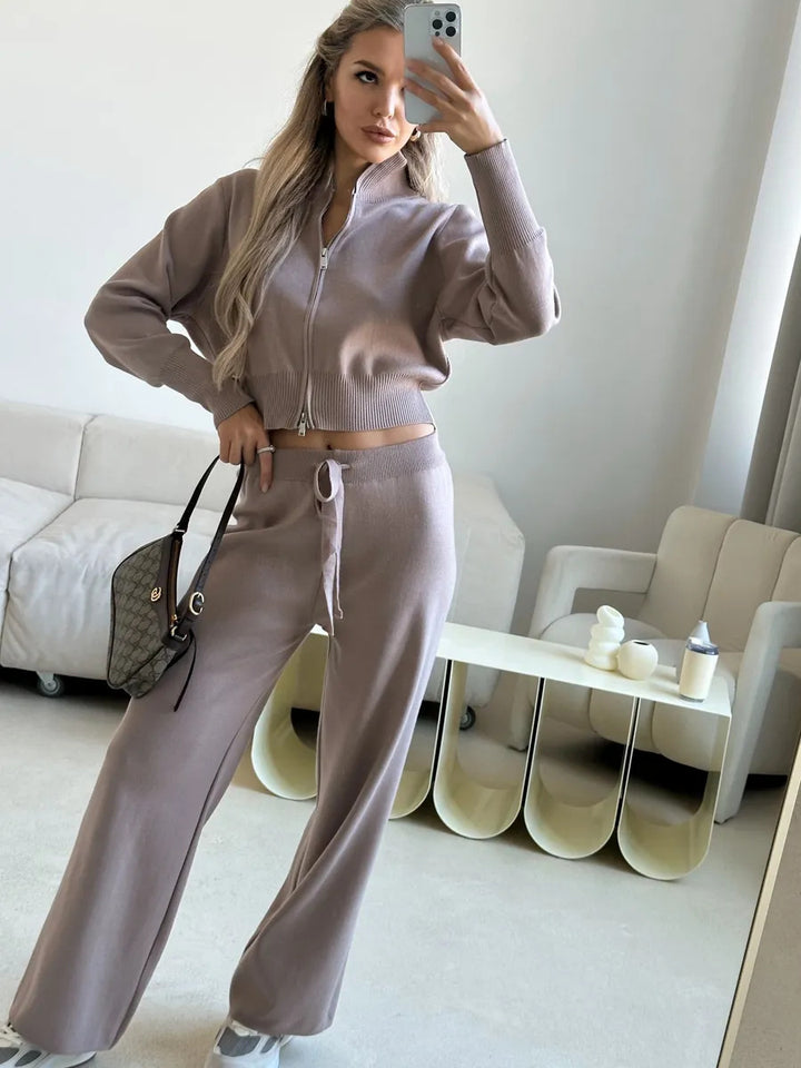 Damen gestricktes Lounge-Set mit kurzem Reißverschluss-Cardigan und weitem High-Waist-Jogginghose – Élanora