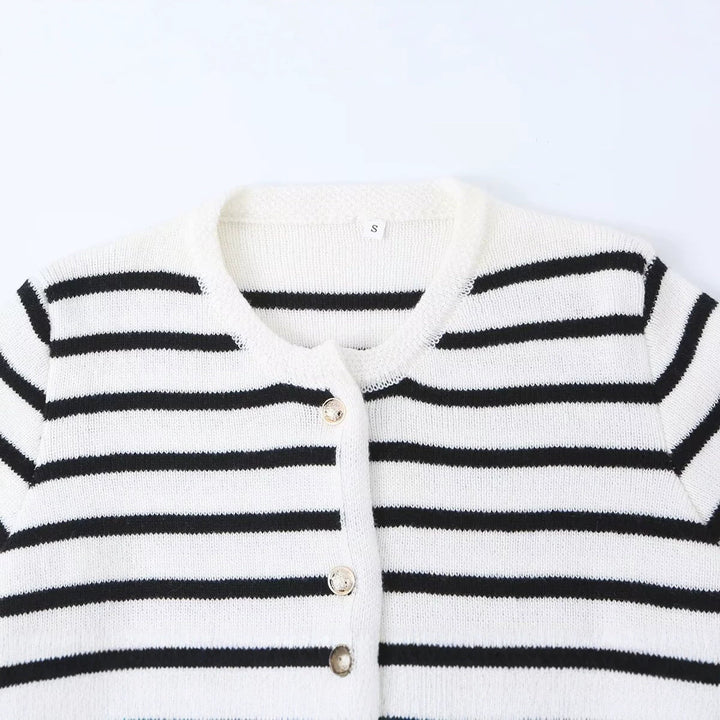 Damen Gestreifte Feinstrick‑Cardigan mit Rundhalsausschnitt, aufgesetzten Taschen und Zierknöpfen Echo Archiv