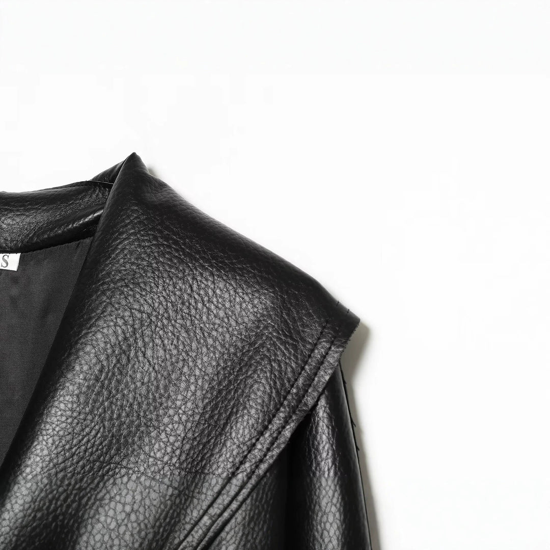 Damen Kurzjacke in Lederoptik mit großem Schalkragen, Wickelgürtel und strukturierter Oberfläche Echo Archiv