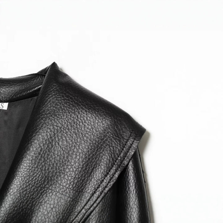 Damen Kurzjacke in Lederoptik mit großem Schalkragen, Wickelgürtel und strukturierter Oberfläche Echo Archiv