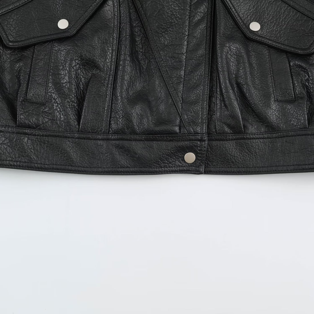Damen Oversized Kunstleder-Capejacke mit hohem Stehkragen und Pattentaschen Echoarchiv