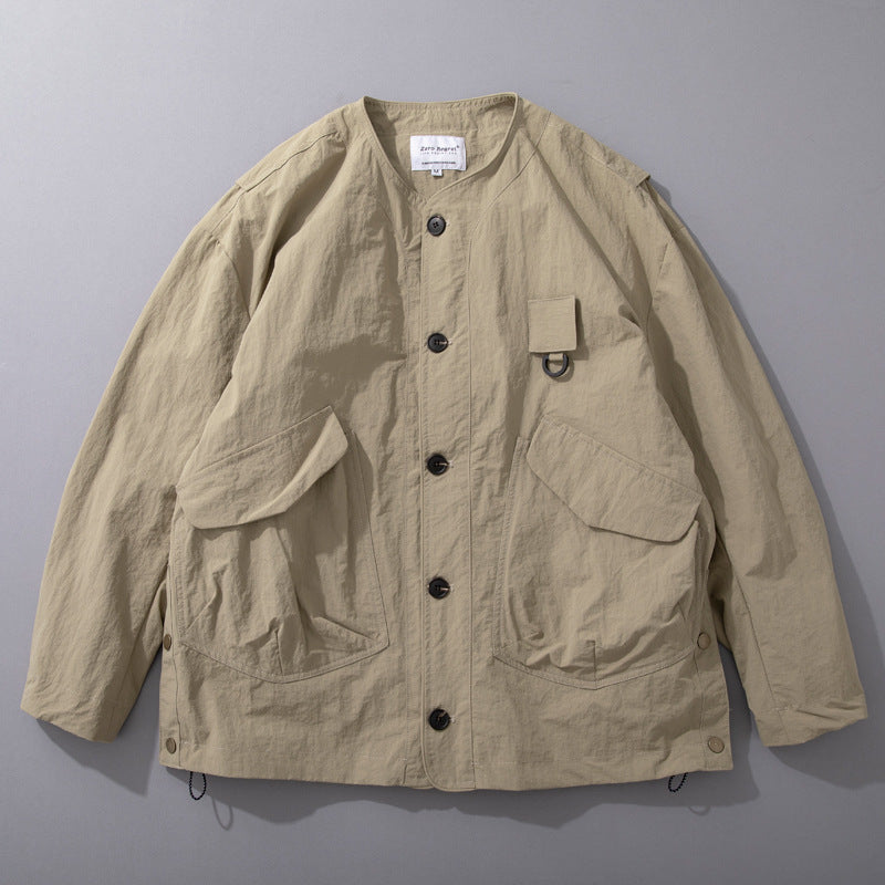 Herren Kragenlose Utility-Fieldjacke mit Pattentaschen und Kordelzug Echoarchiv