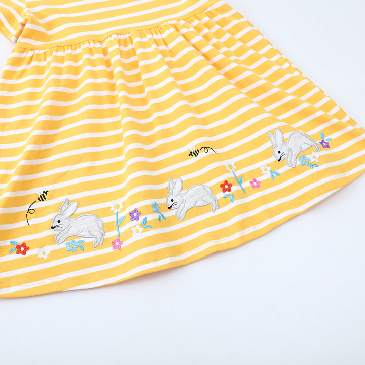 Mädchen Freizeitkleid mit gestreiftem Design und zauberhaften Hasen-Applikationen Echo Archiv