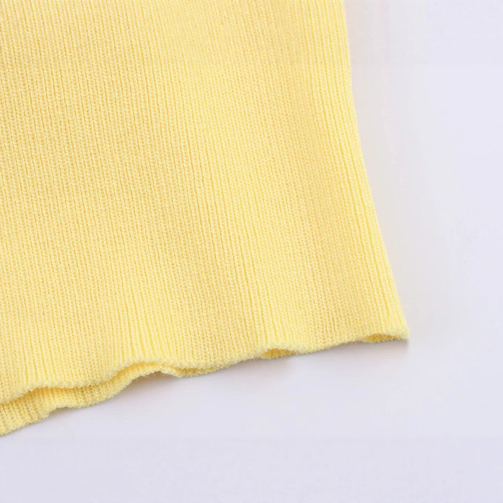 Damen Kurz geschnittener Strickcardigan mit Ballonärmeln und dekorativen Schmuckknöpfen Echoarchiv