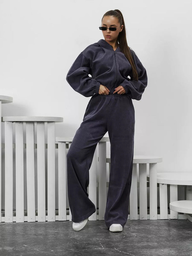 Damen Velours-Loungewear-Set mit kurzem Reißverschluss-Hoodie und weiter hochgeschnittener Palazzohose – Élanora