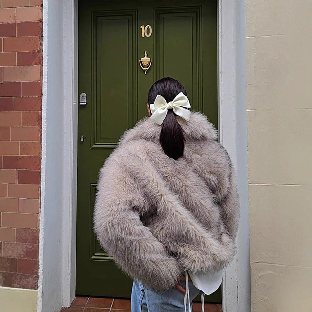 Damen Kurze Boxy‑Jacke aus hochflorigem Kunstpelz mit hohem Schalkragen Echoarchiv