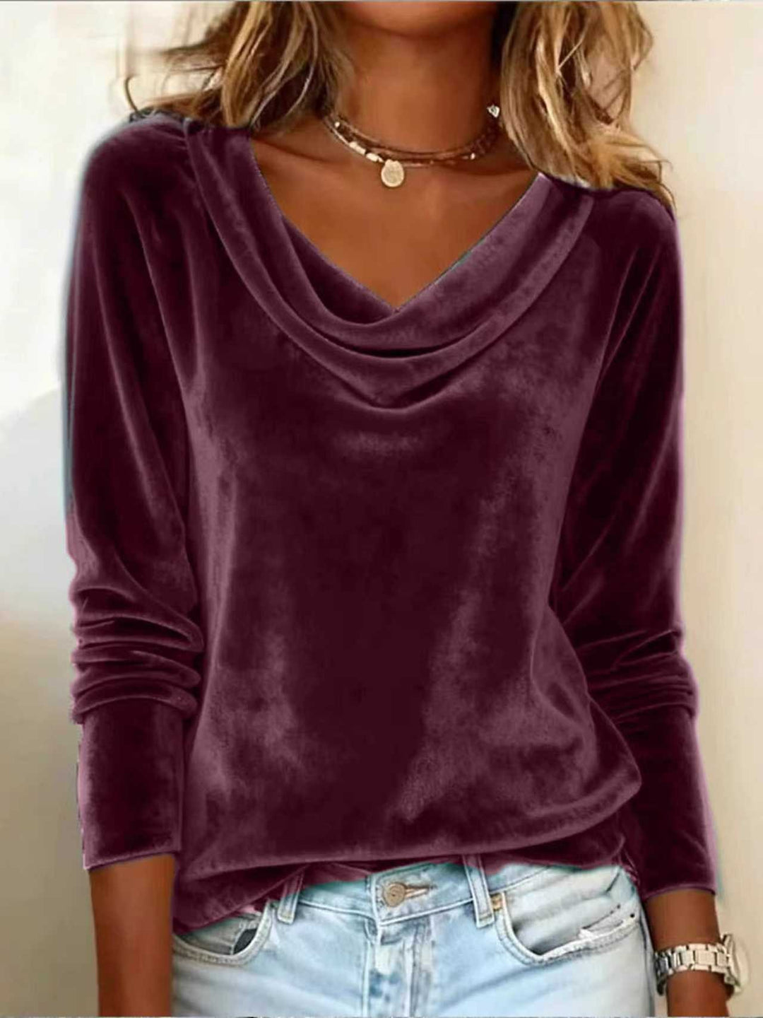 Damen Samt-Longsleeve mit Wasserfallkragen und legerem Schnitt Echoarchiv