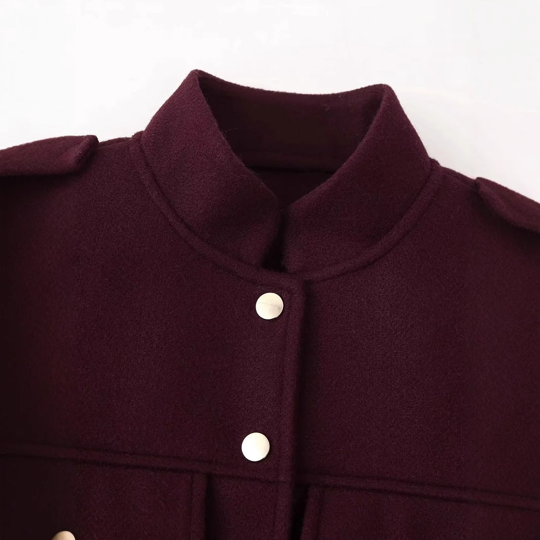 Damen cropped Militärjacke mit Stehkragen, Schulterklappen und aufgesetzten Pattentaschen – Célinea