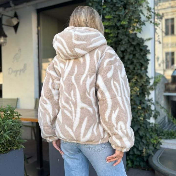 Damen Kurz geschnittene Teddy-Fleecejacke mit Kapuze und Zebrastreifen – Célinea