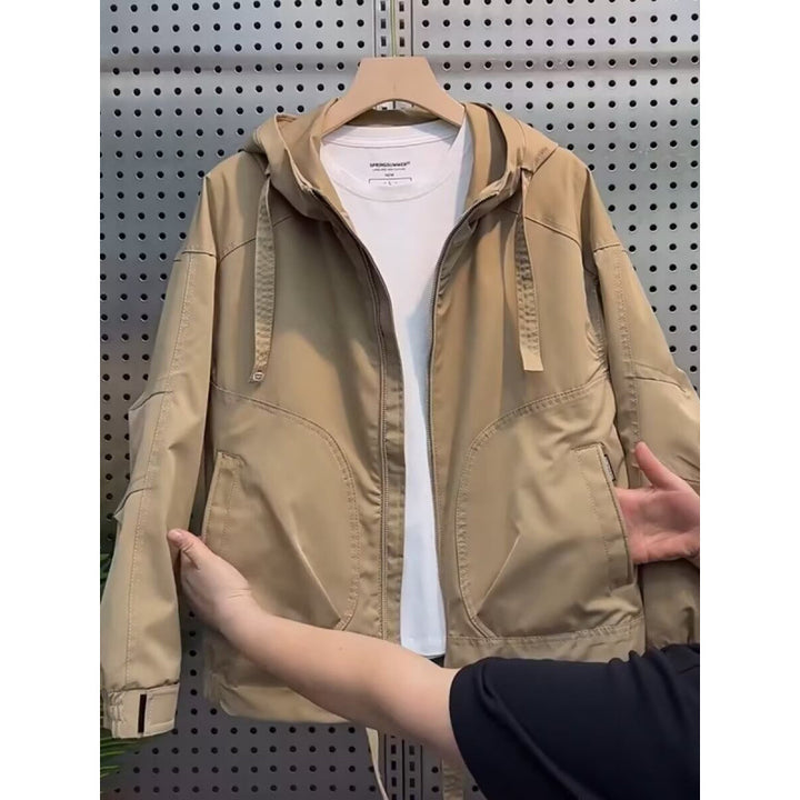 Herren Leichte Kapuzenjacke im Utility‑Stil mit Innenorganisation und Frontreißverschluss Echoarchiv