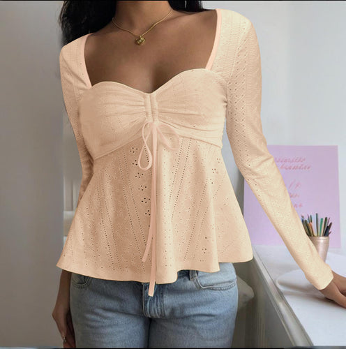 Damen Spitzenbluse mit Herz-Ausschnitt, gerafftem Bustier und ausgestelltem Saum – Avérine