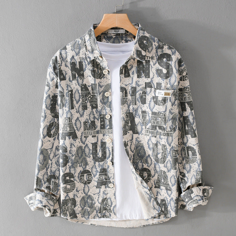 Herren Lockeres Hemdjacken-Overshirt mit Allover-Letterprint und Vintage‑Schlangenstruktur Echoarchiv