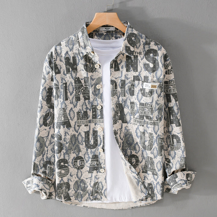 Herren Lockeres Hemdjacken-Overshirt mit Allover-Letterprint und Vintage‑Schlangenstruktur Echoarchiv